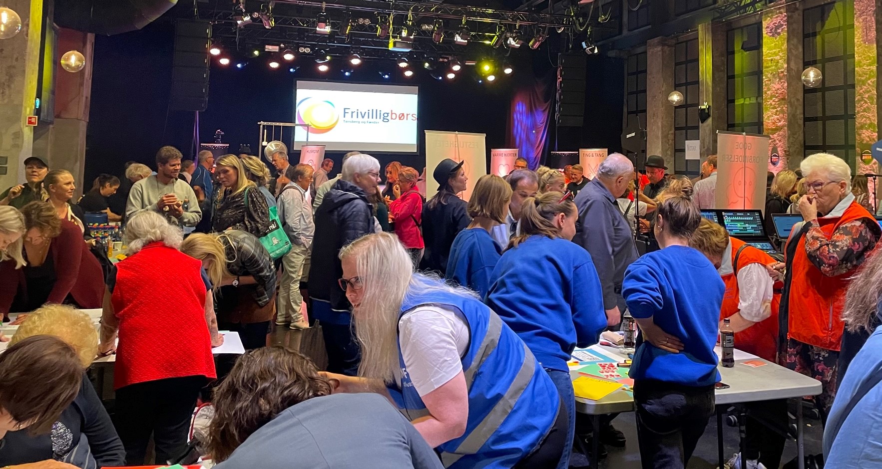 Frivillige på frivillighetsbørs