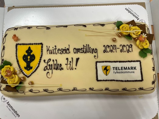 Bilde av pyntet marsipankake