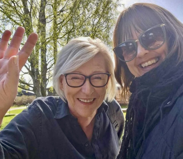 Hilde Alice Vågslid og Maja Foss Five smiler på bildet.