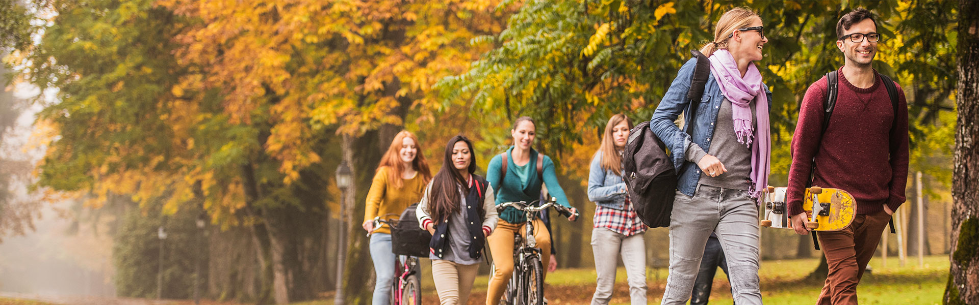 Illustrasjonsbilde av mennesker på gangvei