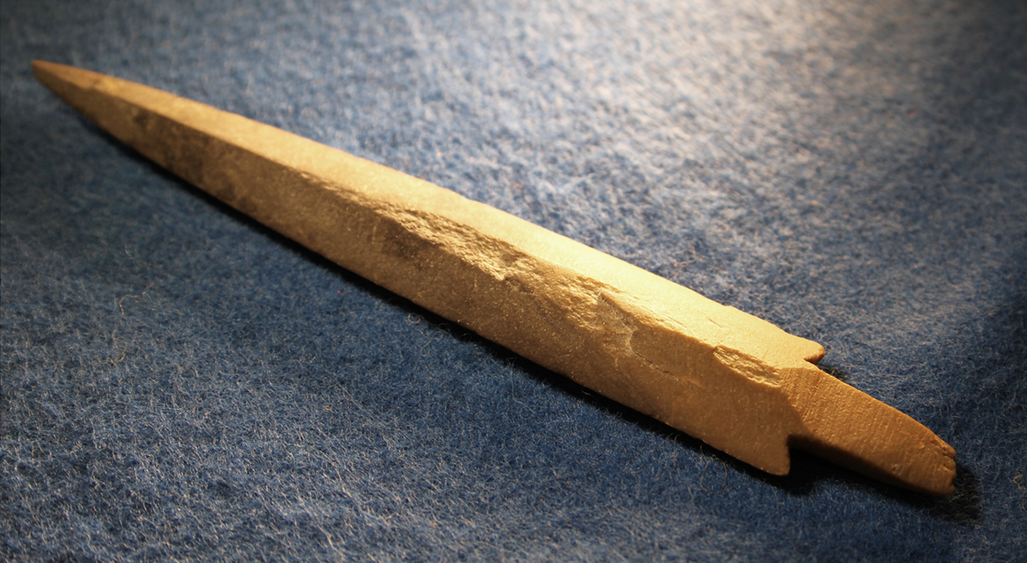 Foto av pilspiss på filt